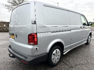 Volkswagen Transporter Gereserveerd 2.0 TDI 110pk L2/H1 Highline - nap - facelift - navi - airco - cruise - elektr pakket - trekh - pdc - CarPlay picture 4