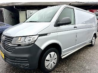 Volkswagen Transporter Gereserveerd 2.0 TDI 110pk L2/H1 Highline - nap - facelift - navi - airco - cruise - elektr pakket - trekh - pdc - CarPlay picture 2