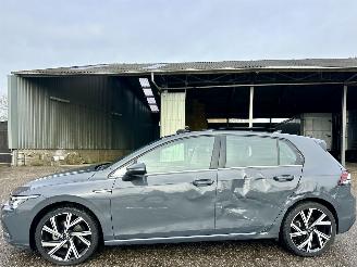 damaged passenger cars Volkswagen Golf 1.5 eTSI 162pk aut + f1 Style - nap - pano - virtual - massage - front + line + side assist - full led 2021/3