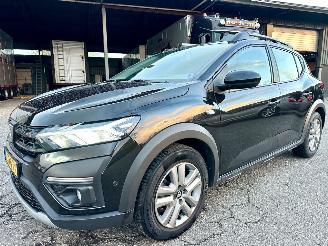 Dacia Sandero Gereserveerd Stepway 1.0 TCe 101pk 6-bak Bi-Fuel Comfort - nap - navi - camera - side assist - lpg/g3 onderbouw fabrieksaf picture 2