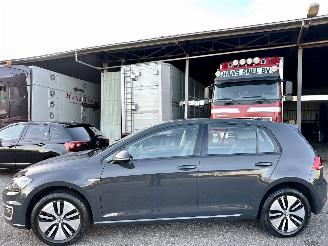 Schadeauto Volkswagen e-Golf 136pk aut E-DITION 5drs - 33dkm nap - front assist - clima - cruise - pdc v+a - keyless entry + start - stoelverw 2020/2