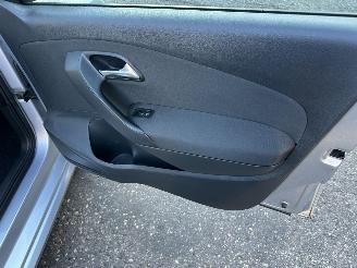 Volkswagen Polo Gereserveerd 1.4-16V 86pk dsg aut Comfortl 5drs - nap - airco - cruise - 4x elektr ramen - esp - boekjes + 2x sleutels op afstandbed picture 41