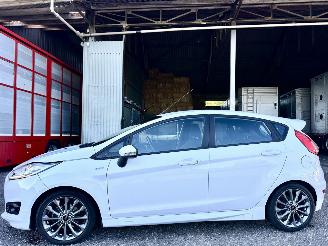 Vaurioauto  passenger cars Ford Fiesta 1.0T EcoBoost ST-Line 5drs - nap - navi - clima + cruise - zwarte hemel - pdc - trekh - licht + regensensor 2016/9