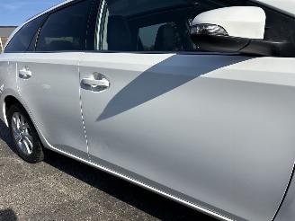 Toyota Auris Touring Sports Gereserveerd 1.8 Hybrid 123pk aut Lease pro - pano - nap - front + line + park assist - keyless entry + start - stoelverw picture 99