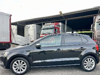 damaged passenger cars Volkswagen Polo 1.4 TDI 75pk BlueMotion 5drs - navi - clima - cruise - facelift - bleutooth - pdc v+a - front assist - privacy glass 2016/3