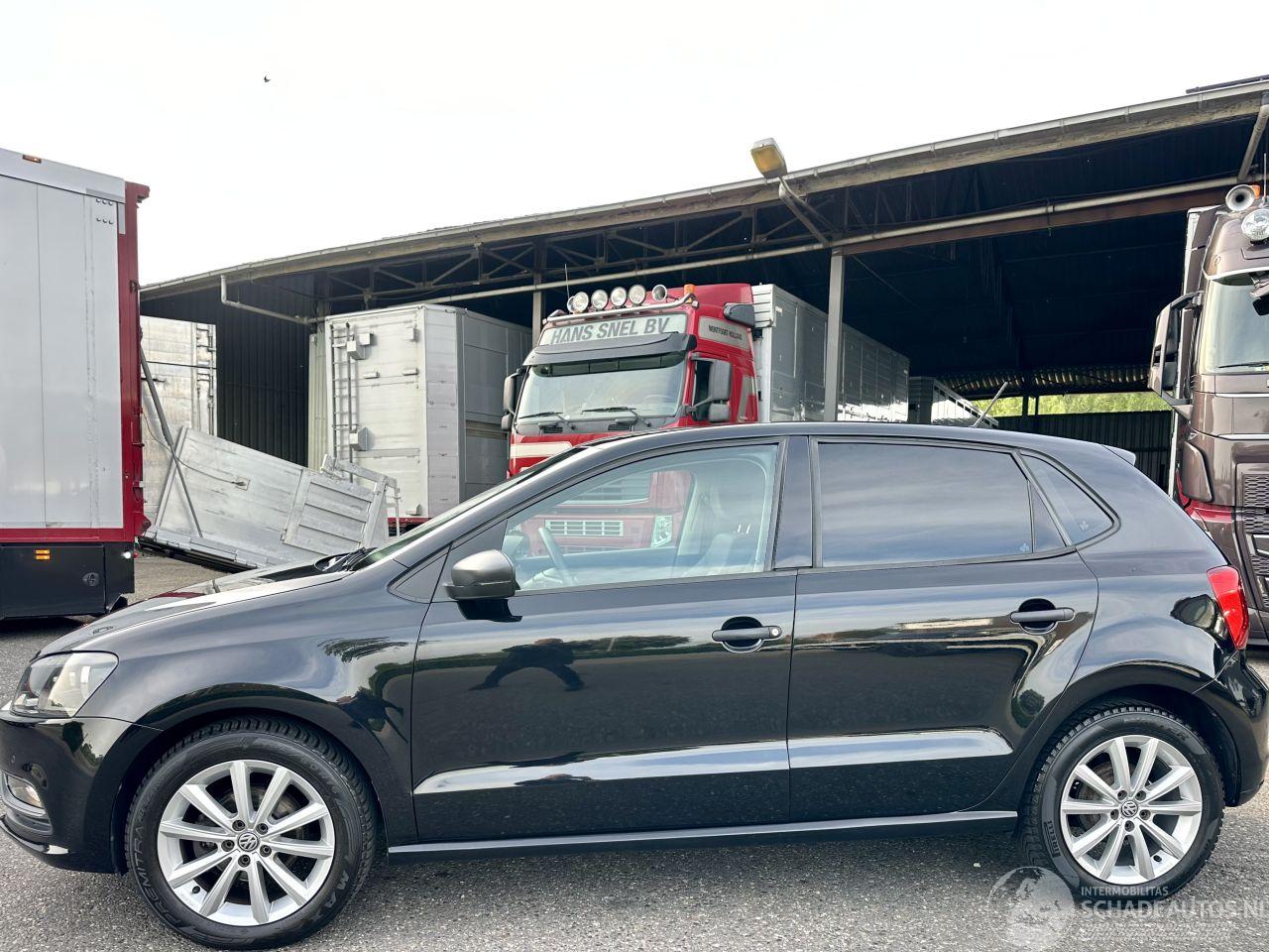 Volkswagen Polo 1.4 TDI 75pk BlueMotion 5drs - navi - clima - cruise - facelift - bleutooth - pdc v+a - front assist - privacy glass