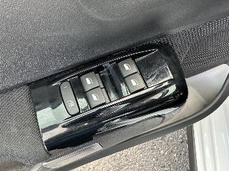 Citroën C3 1.2 PureTech 82pk ELLE - nap - navi - pdc - line assist - lmv - carplay - clima - cruise - grijs dak picture 50