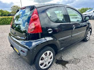 Peugeot 107 Gereserveerd 1.0-12v automaat 68pk XS 5drs - nap - carplay - airco - 49dkm - elektr ramen - toerenteller picture 5