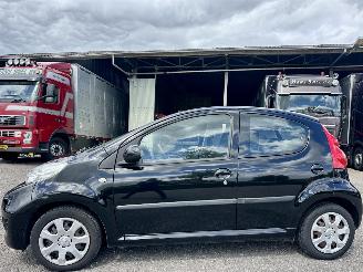 Peugeot 107 Gereserveerd 1.0-12v automaat 68pk XS 5drs - nap - carplay - airco - 49dkm - elektr ramen - toerenteller picture 1