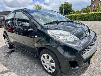 Peugeot 107 Gereserveerd 1.0-12v automaat 68pk XS 5drs - nap - carplay - airco - 49dkm - elektr ramen - toerenteller picture 4
