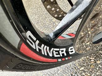 Aprilia  SHIVER 900 - led knipperlichten - drive modus - carbon spatbord - verstelbaar achterveer - stickersset picture 28