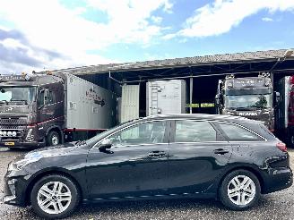 Damaged car Kia Ceed Sportswagon 1.5 T-GDi 160pk DynamicLine - nap - navi - camera - line assist - carplay - pdc - trekh 2021/6