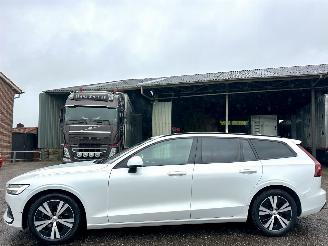 skadebil auto Volvo V-60 2.0 B3 Momentum 2021/1