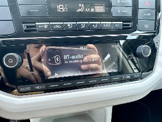 Volkswagen Up! 1.0i 65pk beats 5drs - nap - line assist - clima - cruise - pdc - privacy glass - subwoofer - licht + regensens picture 36