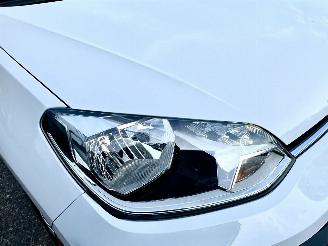 Volkswagen Up! 1.0i 65pk beats 5drs - nap - line assist - clima - cruise - pdc - privacy glass - subwoofer - licht + regensens picture 94