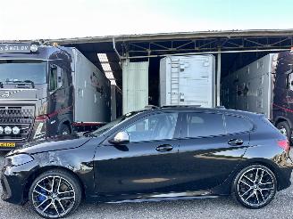 Auto incidentate BMW 1-serie M135i xDrive 306pk aut + f1 High Exe M-Sport Performance - pano - nap - hud - harman/kardon - keyless - kuipstoelen 2020/9