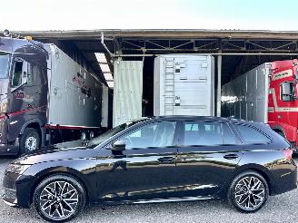 Auto incidentate Skoda Octavia 1.5 TSI MHEV Aut + f1 Sportline - nap - 1e eig - navi - camera - inkl trekh - stuurverw - front + line + side assist 2025/12
