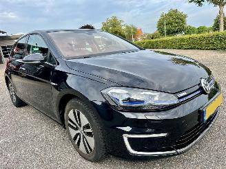 Volkswagen e-Golf Gereserveerd 136pk automaat highline 5drs - nap - 1e eig - front + line + side assist - keyless - leer - stoelverw - defa alarm picture 4