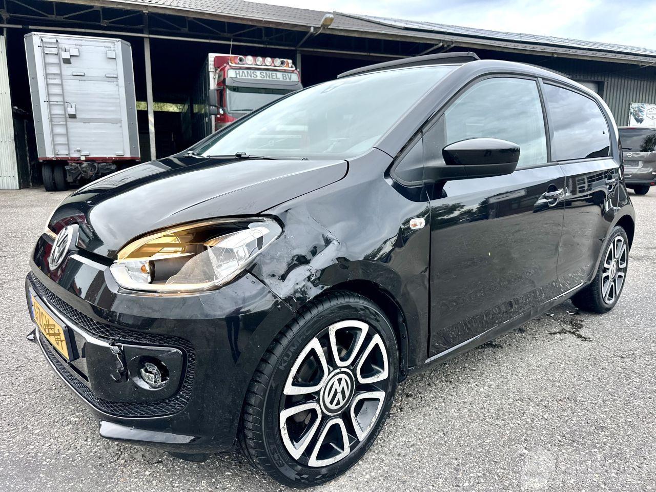 Volkswagen Up! 1.0 60pk High Up! Bluem. 5drs - nap - pano  - leer - stoelverw - airco - cruise - pdc - privacy glass
