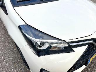 Toyota Yaris 1.3 VVT-i 99pk aut + f1 Dynamic - 48dkm nap - 1e eig - navi - cam - pdc v+a - airco - cruise - parelmoer picture 6