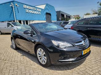 damaged passenger cars Opel Cascada CABRIO AUTOM  1.6 Turbo Innovation  LAKSCHADE 2018/6