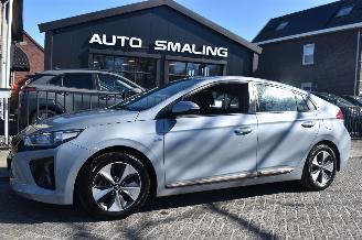 Vaurioauto  passenger cars Hyundai Ioniq 28Kwh Comfort 120Pk 100% Soh *Navi/Clima/Camera 2018/8