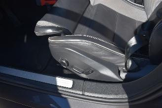 Volvo V-60 2.0 T6 Plug-in Hybrid AWD Plus Dark 253Pk *Navi/Clima/Camera/Panorama/Stoelverwarming picture 13