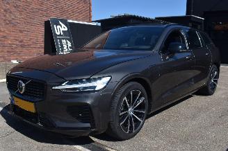 Coche accidentado Volvo V-60 2.0 T6 Plug-in Hybrid AWD Plus Dark 253Pk *Navi/Clima/Camera/Panorama/Stoelverwarming 2024/7