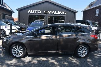 uszkodzony samochody osobowe Ford Focus 1.5 Tdci Titanium 120Pk *Navi/Clima/Camera/Stoelverwarming 2017/5