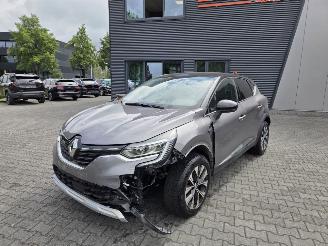 damaged passenger cars Renault Captur TECHNO 67KW / CAMERA / NAVI 2023/4