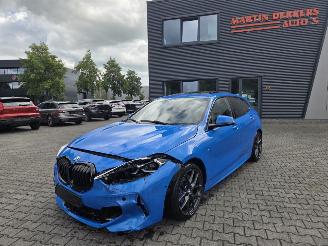 skadebil auto BMW 1-serie 118i  M-SPORTPAKKET / PANO / SPORTSTOELEN 2021/4