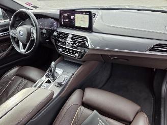 BMW 5-serie 530e Hybride / LEER SPORTINT / HEAD UPP / H&K AUDIO picture 16