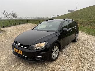Vaurioauto  passenger cars Volkswagen Golf 1.6 TDI Comfortline/automaat/clima/navi 2018/4