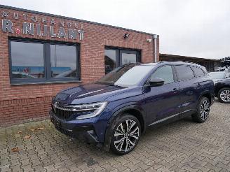 Damaged car Renault Espace VI Iconic E-Tech Hybrid Pane Leer 7 persoons 2023/12