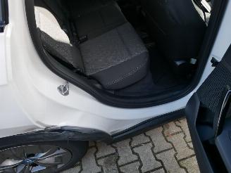 BMW iX1  picture 13