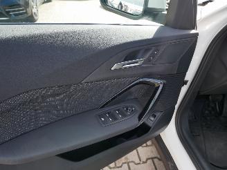 BMW iX1  picture 19