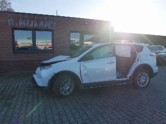 Schadeauto Toyota Rav-4 HYBRID EDITION S 4X4 2017/4