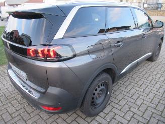 Unfallwagen Peugeot 5008 Puretech 130 Allure 7-Zits Climatronic HalfLeer Navi Camera ..... 2023/4