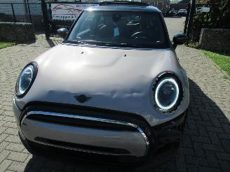 Mini Cooper 1.5 Aut.Climatronic Leer Navi Camera Panorama/Schuifdak Stoel-Verwarming... picture 3
