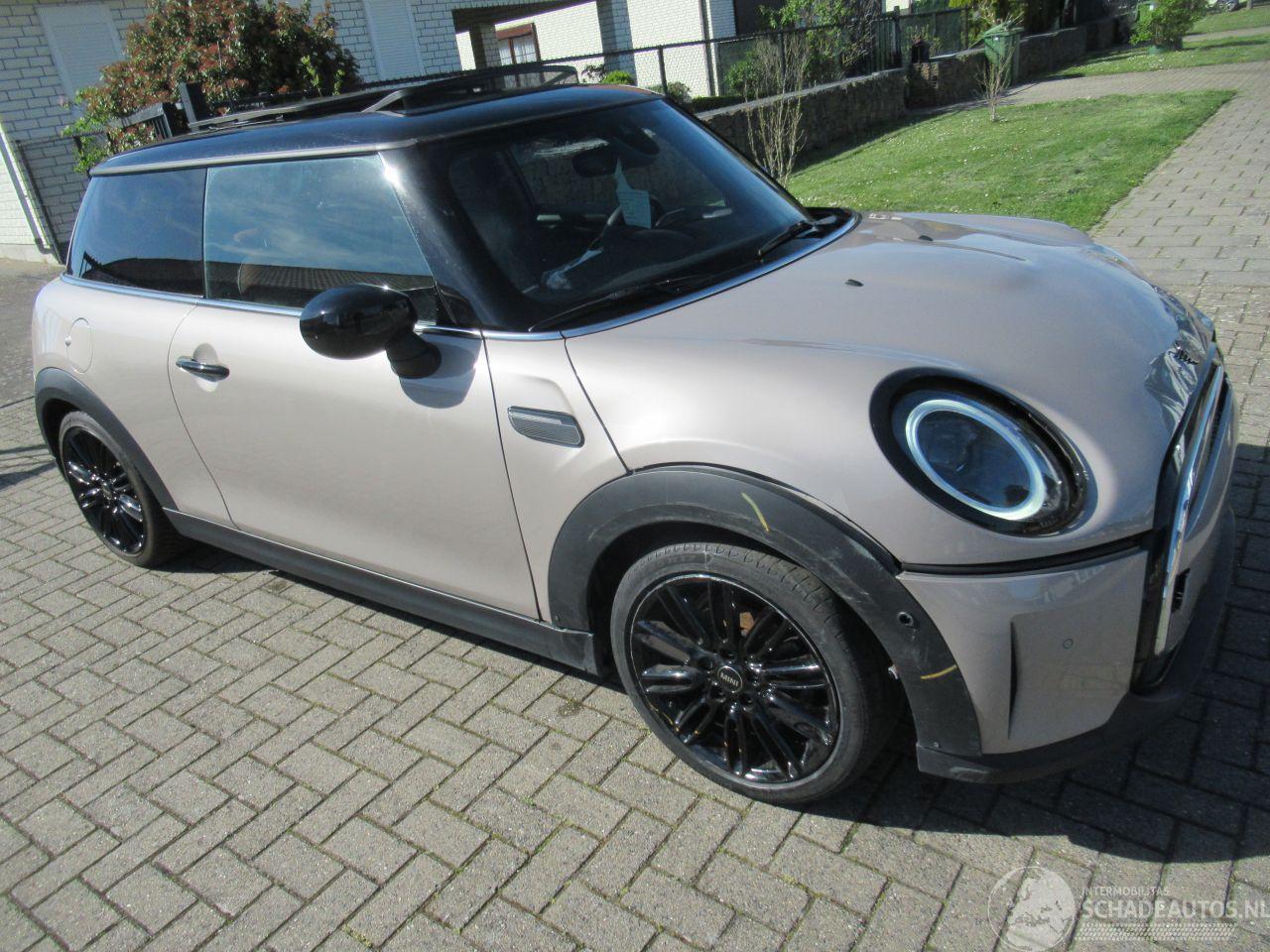 Mini Cooper 1.5 Aut.Climatronic Leer Navi Camera Panorama/Schuifdak Stoel-Verwarming...