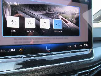 Volkswagen Golf 1.5TSI R-LINE 16.351km Pano/SchuifDak Harman/Kardon 360Cam Keyless-Go Android/Carplay... picture 23