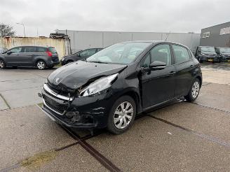 uszkodzony samochody osobowe Peugeot 208 1.2 PureTech Active 2016/9