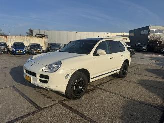 krockskadad bil auto Porsche Cayenne 4.5 S 2004/3