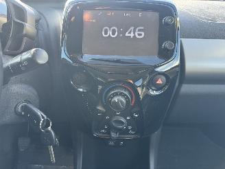 Peugeot 108 1.0 e-VTI ALLURE picture 9