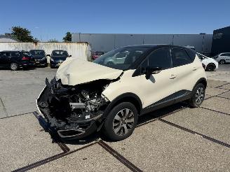 Vaurioauto  passenger cars Renault Captur 1.5 DCI  Xmod 2016/6