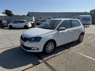 Vaurioauto  passenger cars Skoda Fabia 1.4 TDI Ambition 2015/3