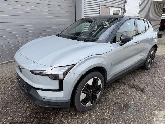 krockskadad bil auto Volvo EX30 EX30 Single Motor Plus start en rijd 2024/5