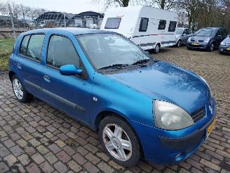 Damaged car Renault Clio 5 deurs 1.2 16V Dynamique Luxe 2005/5