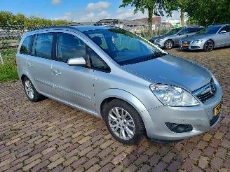 damaged passenger cars Opel Zafira 7 persoons + apk 1.8 Temtation 2009/2