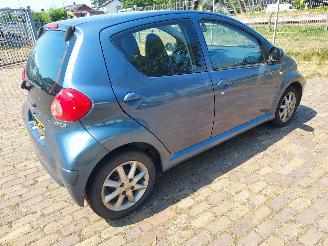 Toyota Aygo 5 deurs picture 3